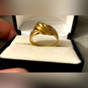JCR 10k gold knotted ring